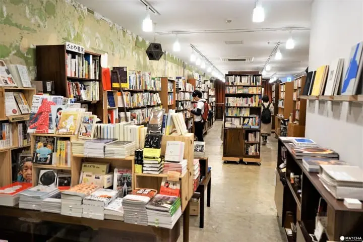 本屋B&B店内