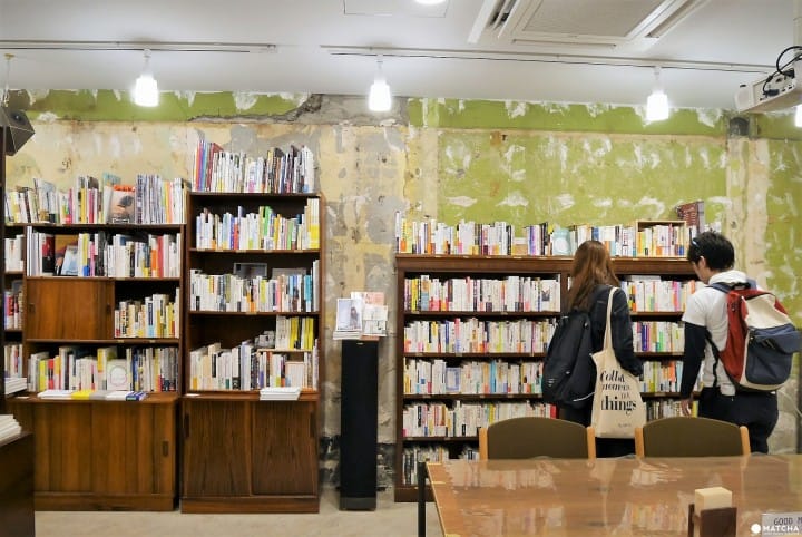 本屋B&B店内