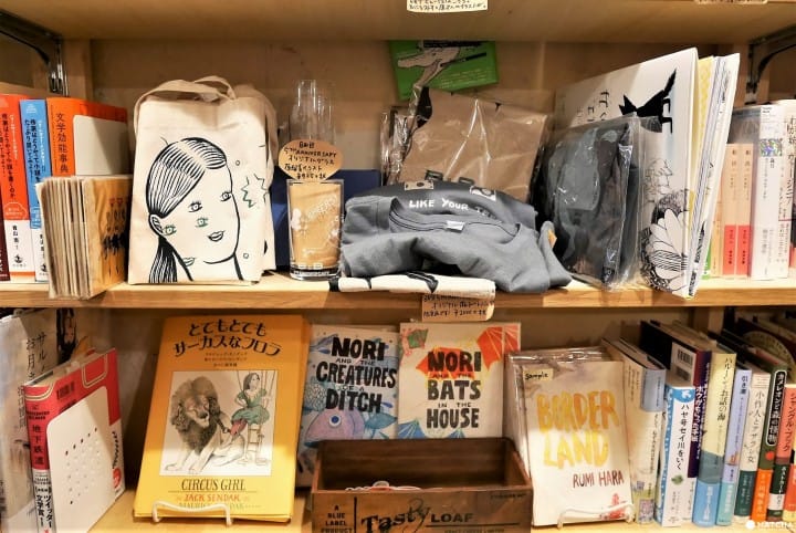本屋B&B店内