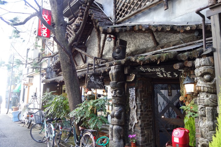 さぼうる