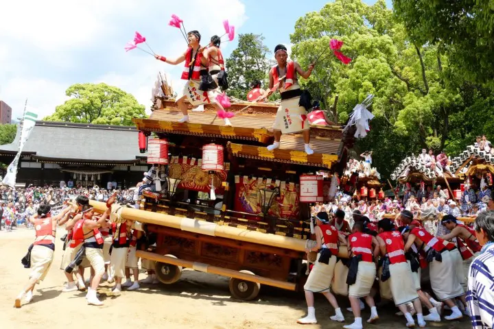スケートファンもサッカーファンも參拝に訪れる神戸御影の弓弦羽神社