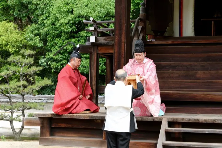 スケートファンもサッカーファンも參拝に訪れる神戸御影の弓弦羽神社