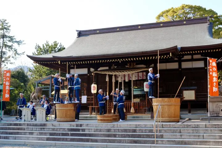 スケートファンもサッカーファンも參拝に訪れる神戸御影の弓弦羽神社