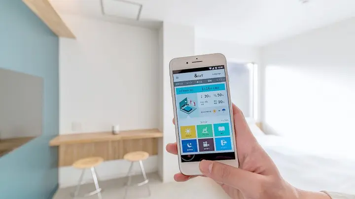 IoT空間で宿泊をわくわくする体験に。スマートホステル「&AND HOSTEL」