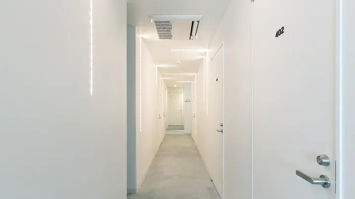 IoT空間で宿泊をわくわくする体験に。スマートホステル「&AND HOSTEL」