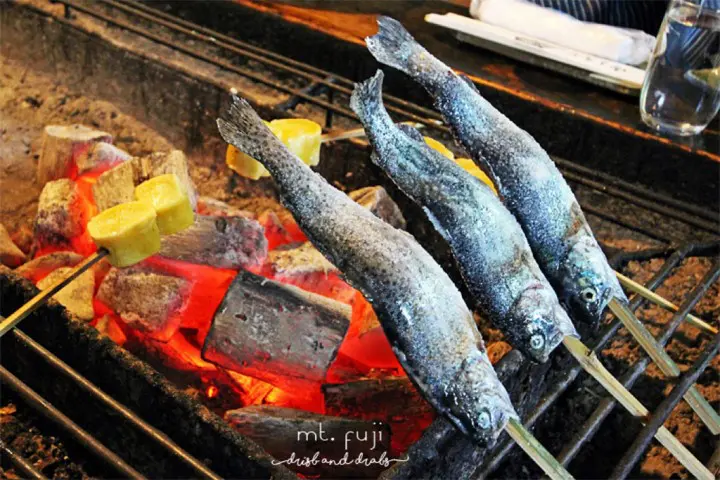 富士山下！到百年茅葺屋享传统端炉烧：山麓园 Sanrokuen