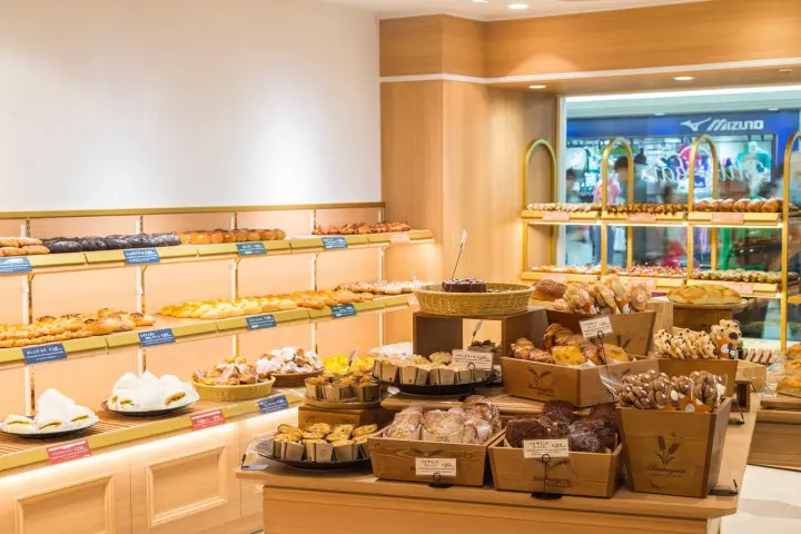 Osaka's Cutest Bakery - New Hankyu Blue Jean