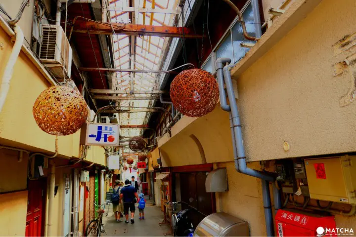 历史温泉乡风情的竹瓦小路