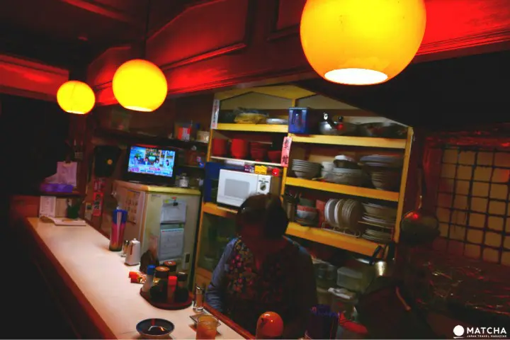 昭和年代氛围飘逸的小店，昭和51年创业的老舗“炸鸡 猪排 にしもと”，