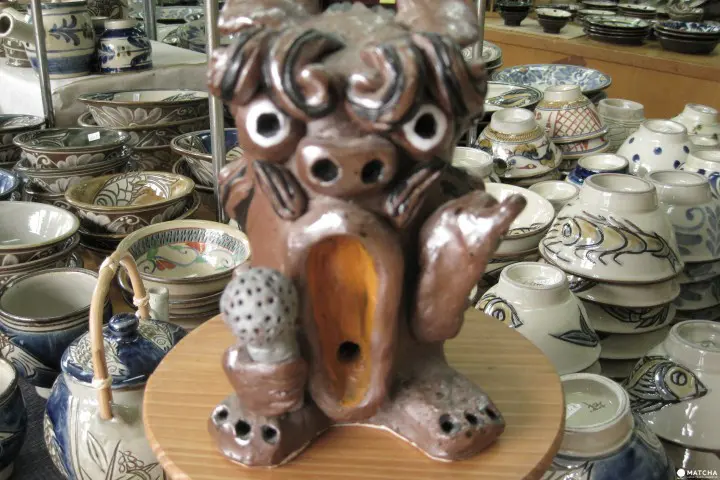 沖縄の焼き物とシーサー