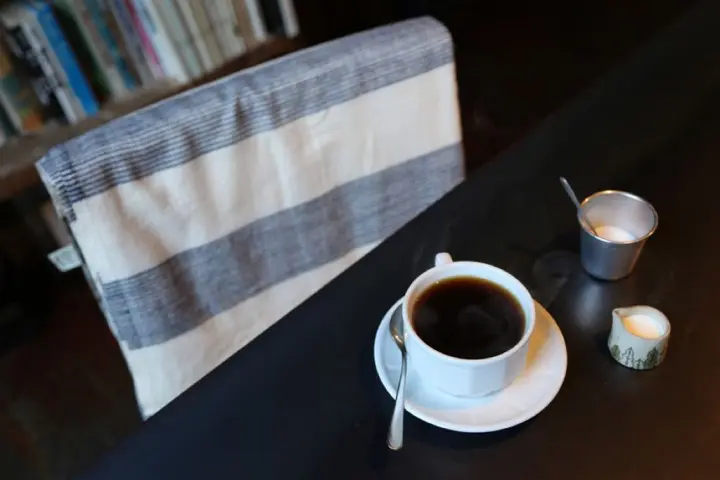 京都・中京，町家咖啡馆与迷人松饼香：雨林舍