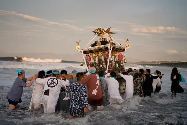 Visit the Hamaori Matsuri at Chigasaki - The Famous Dawn Festival