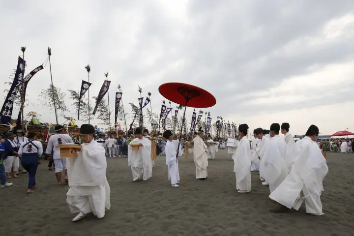 Visit the Hamaori Matsuri at Chigasaki - The Famous Dawn Festival