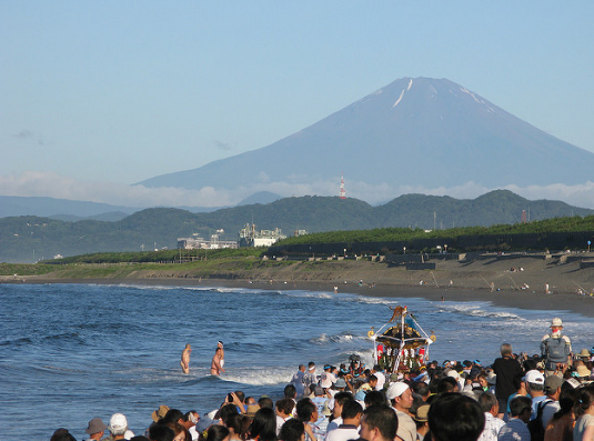 Visit the Hamaori Matsuri at Chigasaki - The Famous Dawn Festival