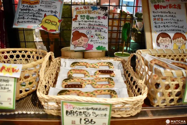 恐龙眼镜框硬面包