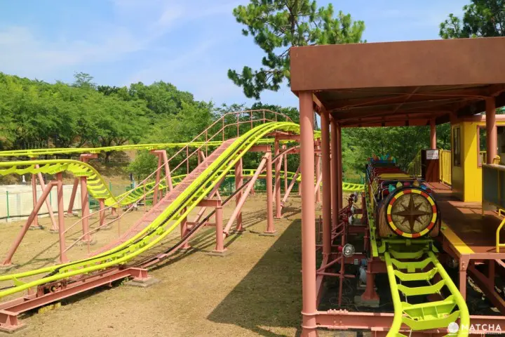 世界唯一一个的帕丁顿熊主题乐园已在相模湖森林游乐园开幕！机动游戏、烧烤场、温泉设施齐备，最适合一家大小来玩了！