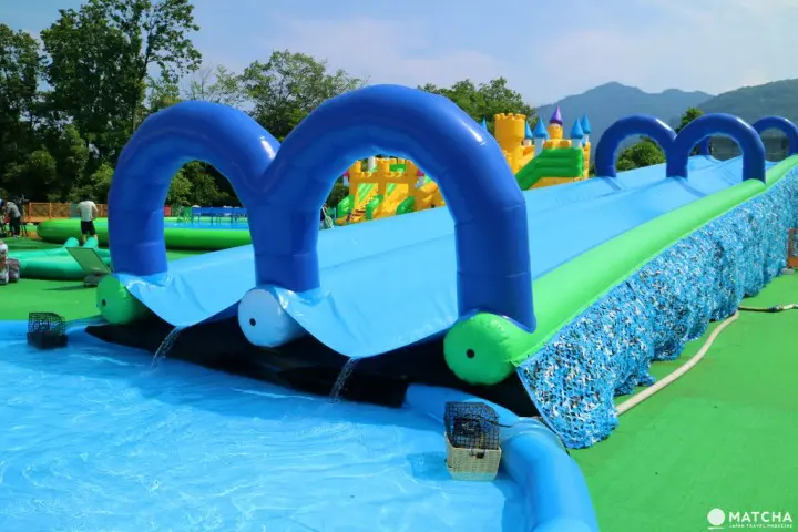 世界唯一一个的帕丁顿熊主题乐园已在相模湖森林游乐园开幕！机动游戏、烧烤场、温泉设施齐备，最适合一家大小来玩了！