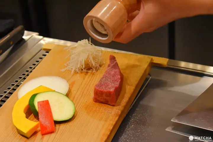 มื้อเที่ยงสุดหรูด้วยเนื้อโกเบกิวราคาน่าคบที่เท็ปปันยากิ Kobe Tanryu