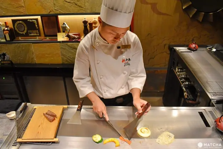 มื้อเที่ยงสุดหรูด้วยเนื้อโกเบกิวราคาน่าคบที่เท็ปปันยากิ Kobe Tanryu