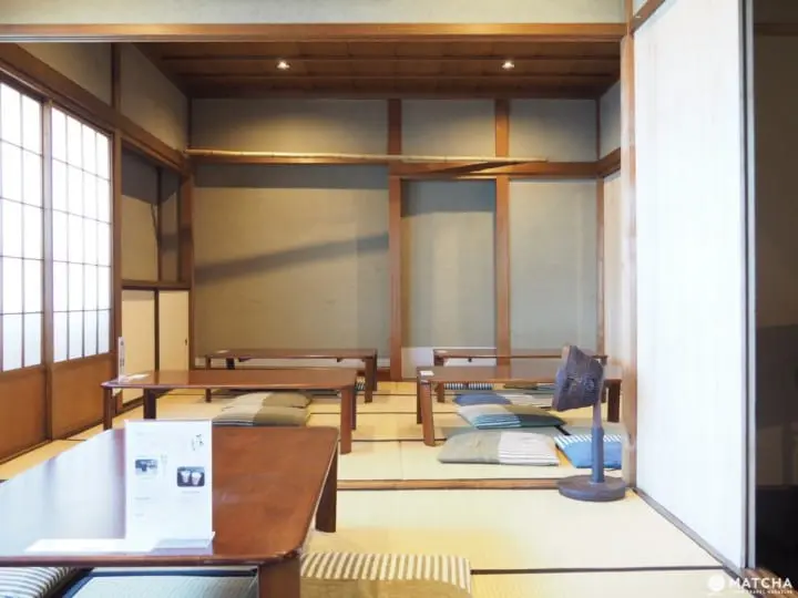 二樓座敷八百萬本舖