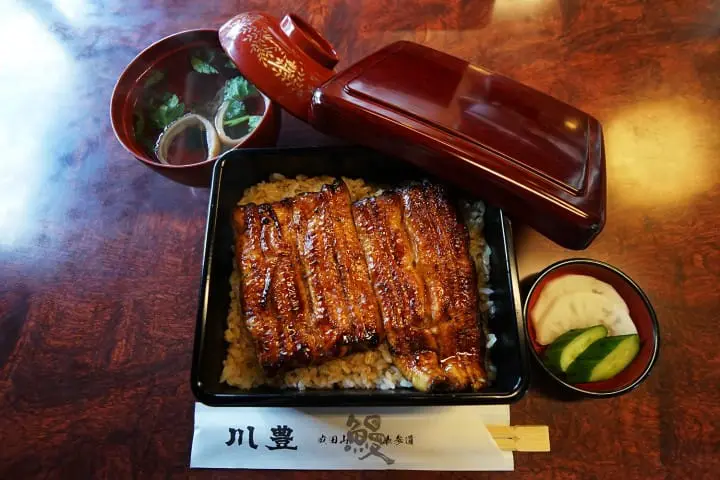 ทริปเดินเที่ยวทานของอร่อย พร้อมขอพรเสริมโชคลาภที่วัดนาริตะซัน