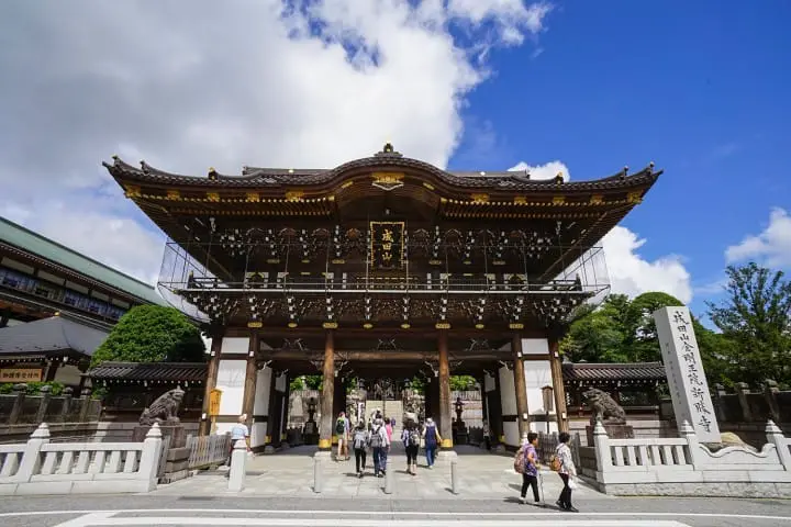 ทริปเดินเที่ยวทานของอร่อย พร้อมขอพรเสริมโชคลาภที่วัดนาริตะซัน