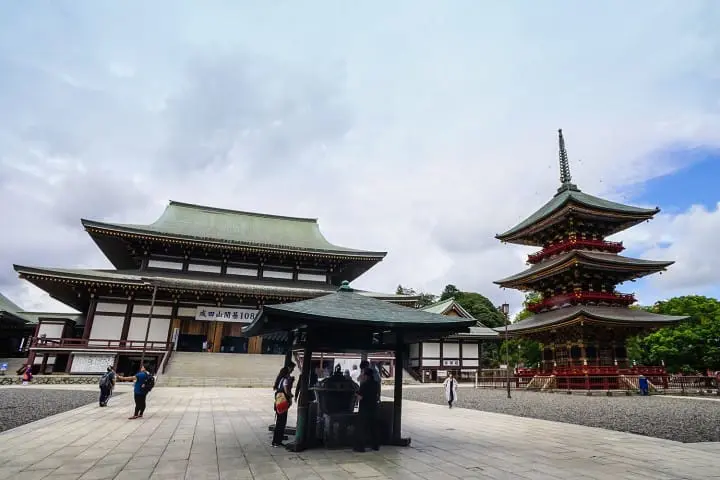 ทริปเดินเที่ยวทานของอร่อย พร้อมขอพรเสริมโชคลาภที่วัดนาริตะซัน