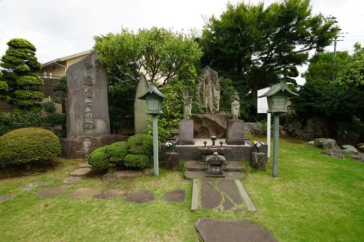 ทริปเดินเที่ยวทานของอร่อย พร้อมขอพรเสริมโชคลาภที่วัดนาริตะซัน