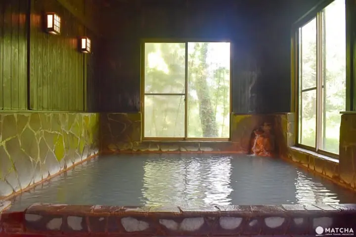 มาสก์โคลนธรรมชาติในออนเซ็นที่ ซากุระ ซากุระ ออนเซ็น ในคิริชิมะ จังหวัดคาโกชิมะ (Kirishima, Kagoshima)