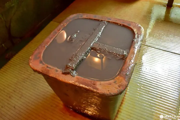 มาสก์โคลนธรรมชาติในออนเซ็นที่ ซากุระ ซากุระ ออนเซ็น ในคิริชิมะ จังหวัดคาโกชิมะ (Kirishima, Kagoshima)