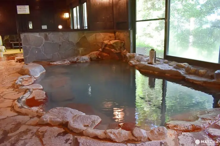 มาสก์โคลนธรรมชาติในออนเซ็นที่ ซากุระ ซากุระ ออนเซ็น ในคิริชิมะ จังหวัดคาโกชิมะ (Kirishima, Kagoshima)