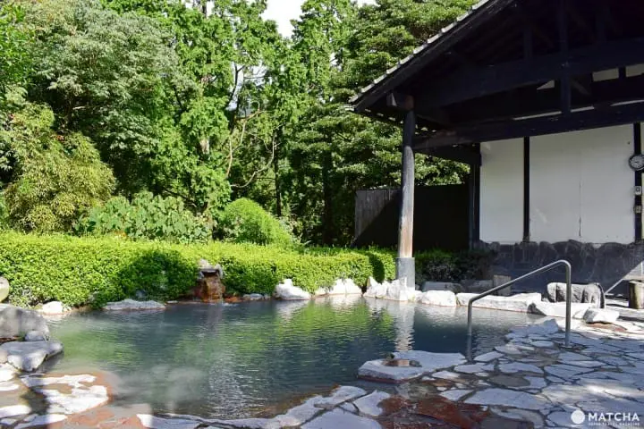 มาสก์โคลนธรรมชาติในออนเซ็นที่ ซากุระ ซากุระ ออนเซ็น ในคิริชิมะ จังหวัดคาโกชิมะ (Kirishima, Kagoshima)