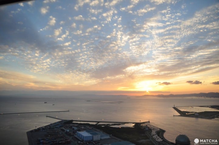 宇宙塔夕阳