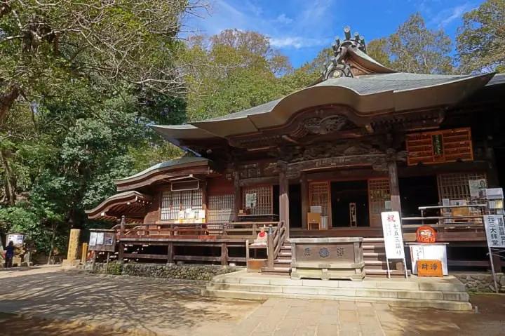 แพลนเที่ยวครึ่งวันในโตเกียว! ไหว้พระอายุพันกว่าปี จิบกาแฟกับภูตผี พร้อมช้อปปิ้ง!