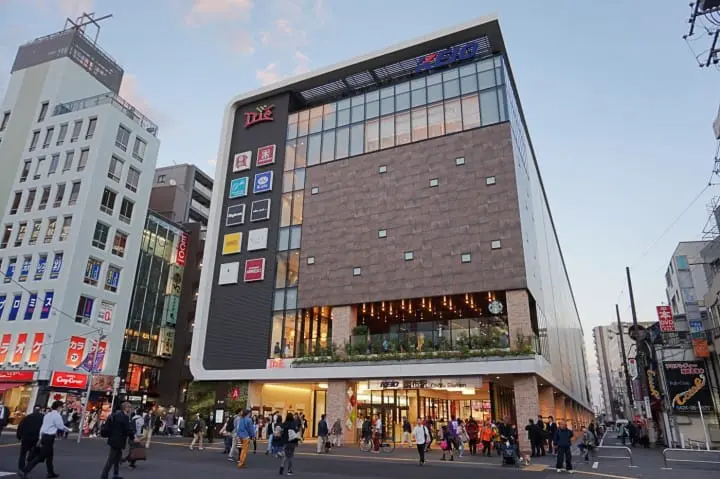 แพลนเที่ยวครึ่งวันในโตเกียว! ไหว้พระอายุพันกว่าปี จิบกาแฟกับภูตผี พร้อมช้อปปิ้ง!