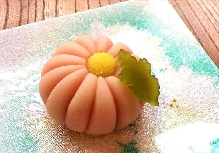 ¡Dulces fotogénicos! Disfruta de un wagashi y té verde en Mahorodo Sogetsu