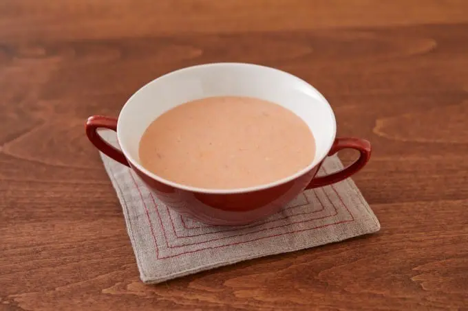 ทำโยเกิร์ตแพคเกจพิเศษของตัวเองหรือชิ้มเมนนูพิเศษที่คาเฟ่ Meiji Bulgaria!