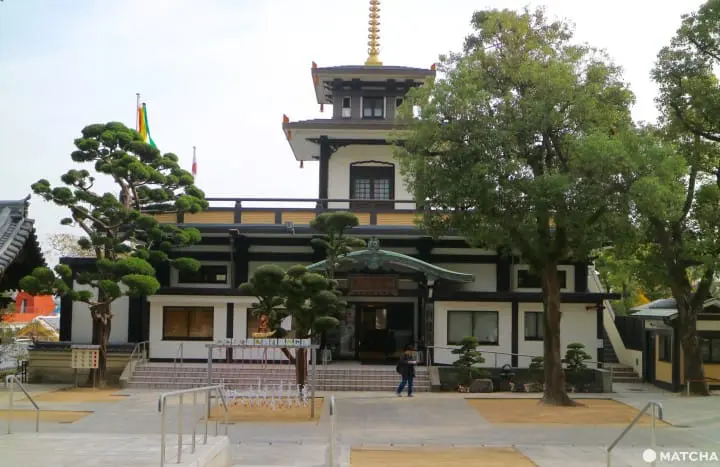 Visita el Templo Suma en Kobe - ¡Historia de Japón y estatuas inusuales!
