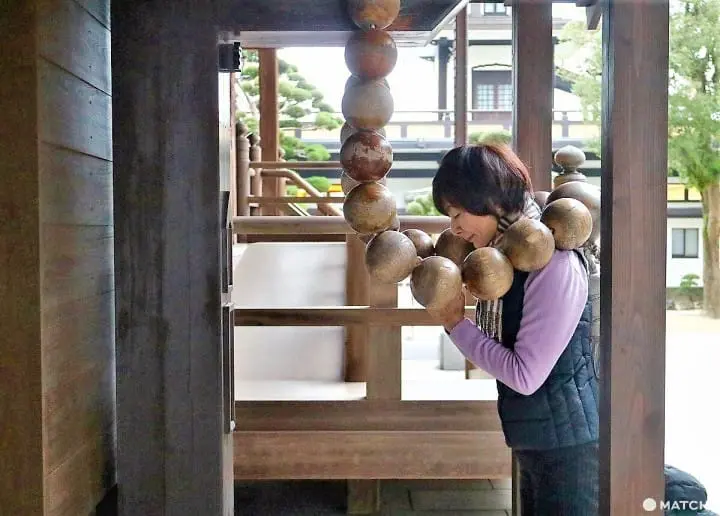 Visita el Templo Suma en Kobe - ¡Historia de Japón y estatuas inusuales!