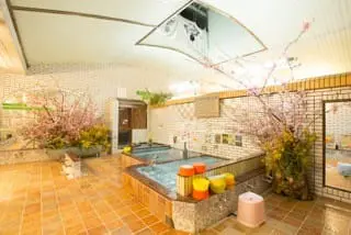 【京都】樓上就是刺青店！最顛覆常識的錢湯 「サウナの梅湯」