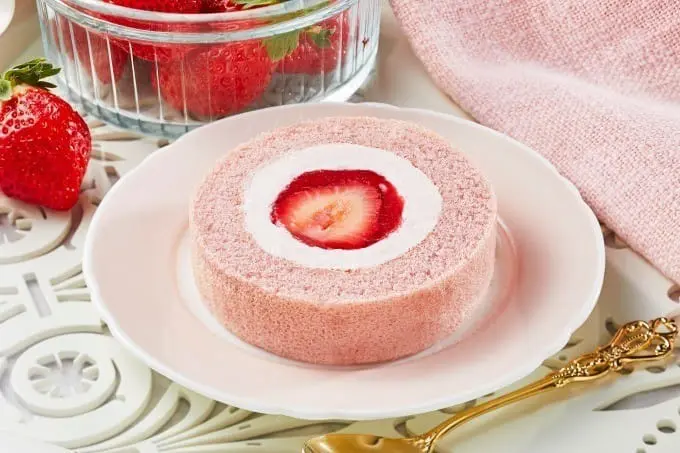 lawson 草莓奶油卷