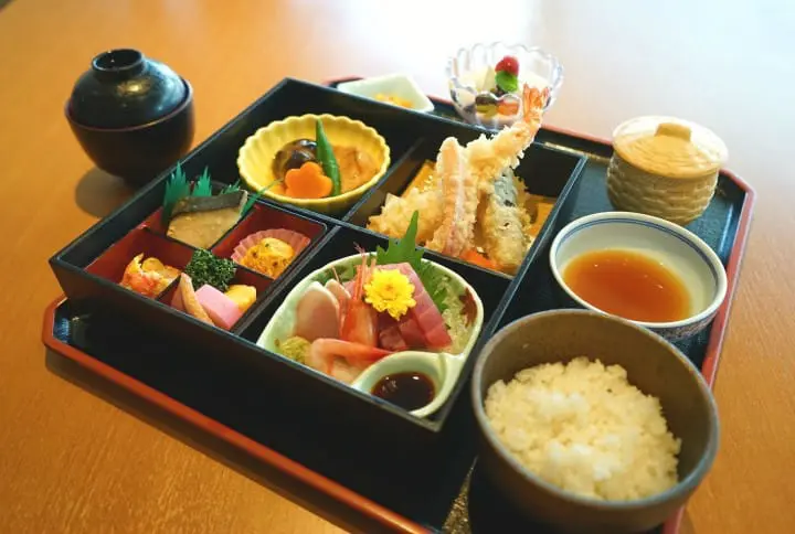 Cherry Blossoms And Sweets! Hop On The TOKYO SAKURA TRAM In Spring