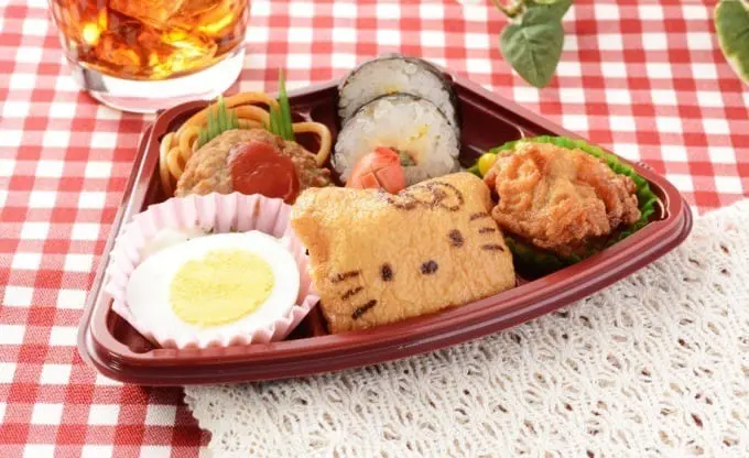 ซาลาเปาไส้คัสตาร์ดแอปเปิ้ล Hello Kitty จาก LAWSON