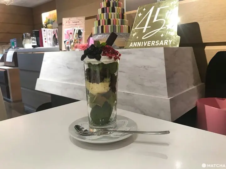 The KitKat Chocolatory Ginza - Handmade Chocolate And Sweets