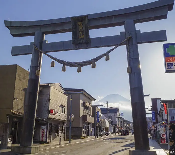 2週間だけの絶景を見に行こう！富士山と桜、山梨グルメが楽しめる「新倉山浅間公園桜まつり」