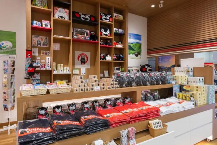 熊本県「くまモンスクエア」へ、大人気のご当地キャラクターに会いに行こう！