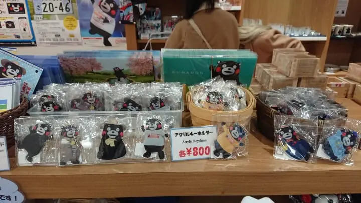 熊本県「くまモンスクエア」へ、大人気のご当地キャラクターに会いに行こう！