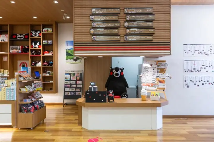 熊本県「くまモンスクエア」へ、大人気のご当地キャラクターに会いに行こう！