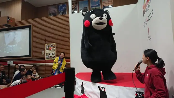 熊本県「くまモンスクエア」へ、大人気のご当地キャラクターに会いに行こう！