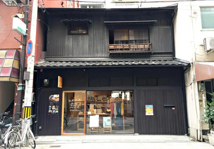 【大阪】老屋與食器交織的魔幻空間-Kaico Cafe